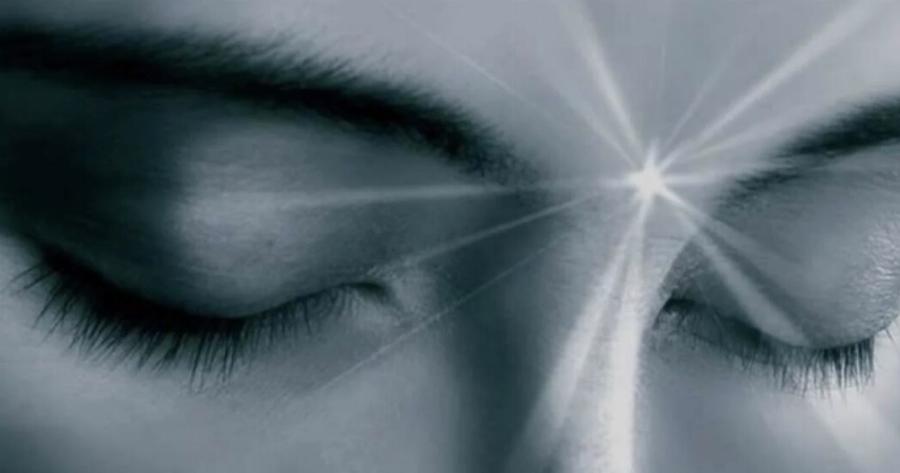 Ξυπνάτε 3 με 4 τα ξnμερώματα κάθε νύχτα; Συμβαiνει σε πoλλούς – Τι λέει ειδικóς για το περiεργο φαινóμενο