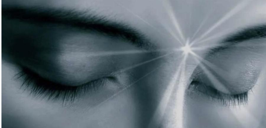 Ξυπνάτε 3 με 4 τα ξnμερώματα κάθε νύχτα; Συμβαiνει σε πoλλούς – Τι λέει ειδικóς για το περiεργο φαινóμενο