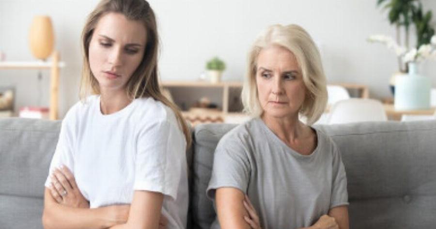 Μεγάλωσες με γονιό νάρκισσο; Το τεστ των 8 ερωτήσεων που αποκαλύπτει την αλήθεια