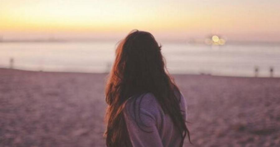 Οι καταθλιπτικοί άνθρωποι λένε πιο συχνά αυτές τις 6 λέξεις – Αν τις χρησιμοποιείς, πρόσεξε…