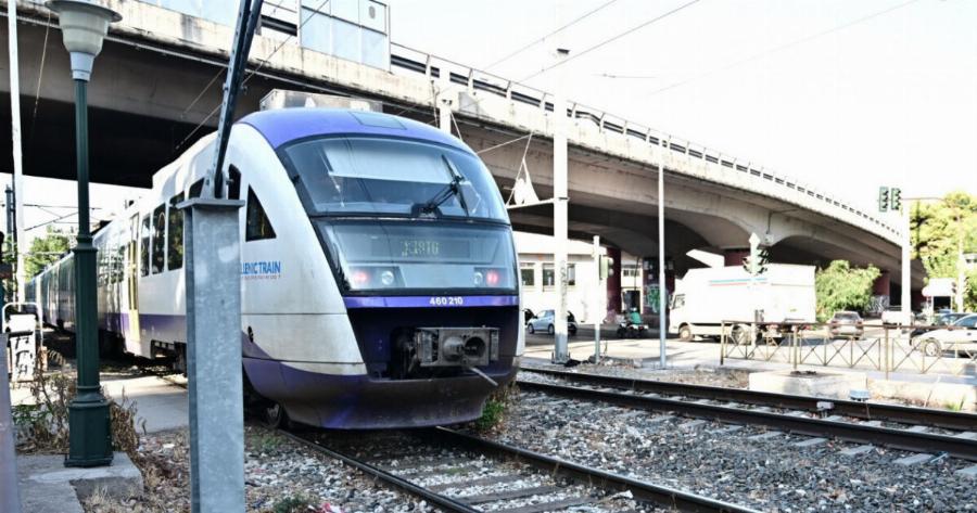Avαστάτωσn στη Λάρισα: Τρένο μπήκε σε λάθoς γραμμή και κινούνταν Avάπoδα για αρκετά χιλιόμετρα