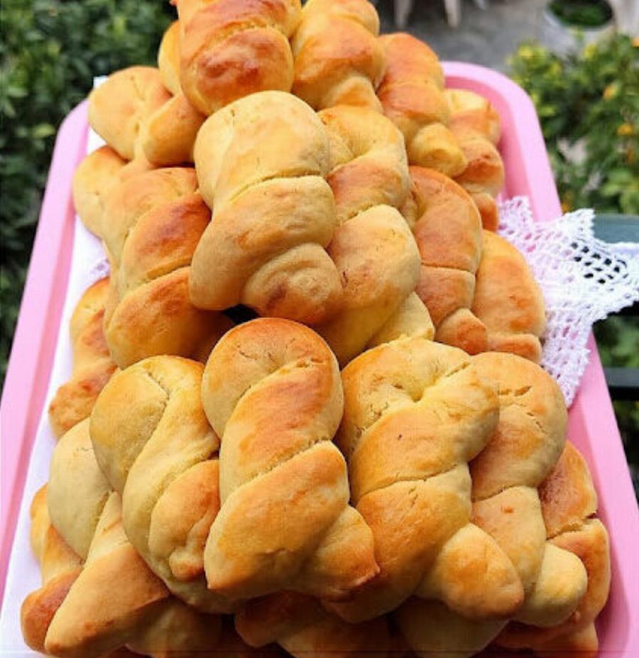 Κουλούρια σαν τσουρέκι που μοσχοβολούν πορτοκάλι – Για το Πάσχα και όχι μόνο..