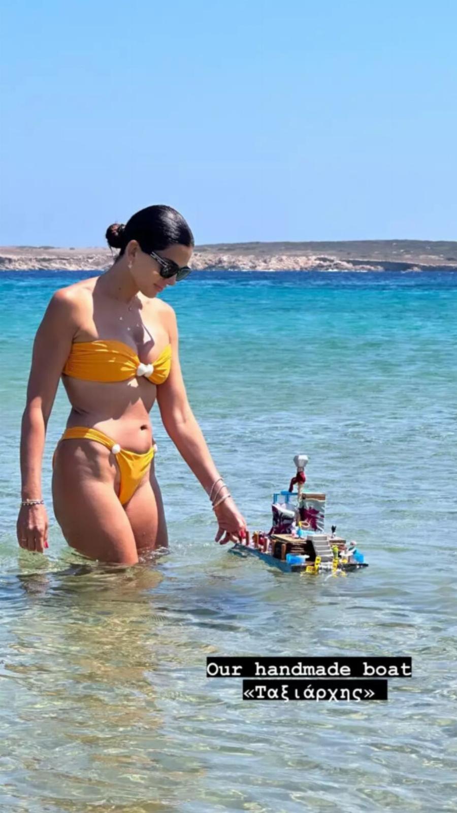 “Βάζει κάτω” 25άρες: Έτσι είναι, χωρίς ρετούς, το σώμα της Σταματίνας Τσιμτσιλή στα 42 της, μετά από 3 παιδιά