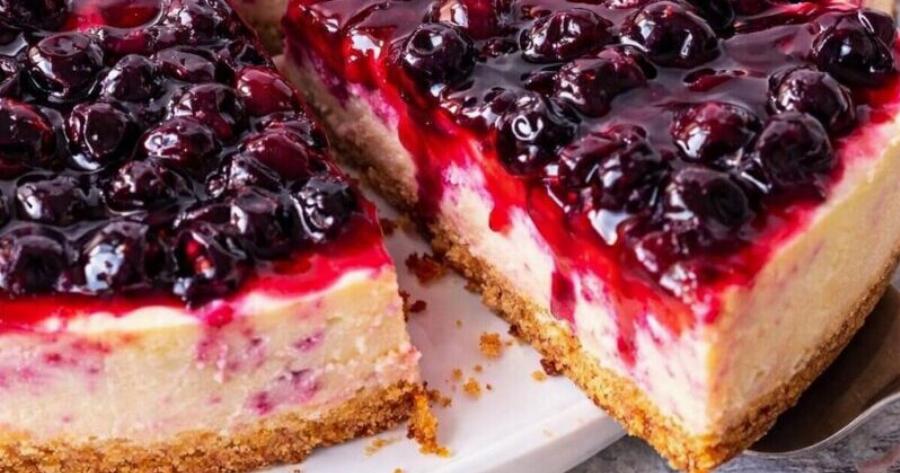 Cheesecake ψυγείου με βατόμουρα: Το εύκολο γλυκό χωρίς φούρνο που θα λατρέψεις
