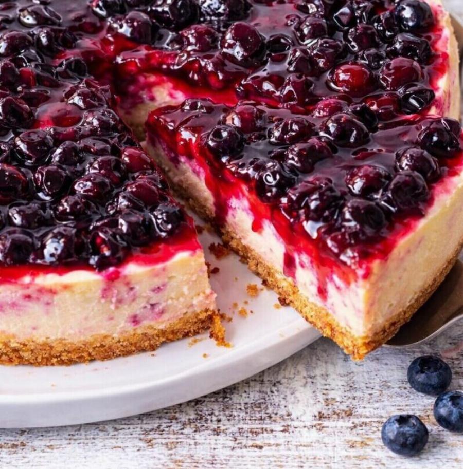 Cheesecake ψυγείου με βατόμουρα: Το εύκολο γλυκό χωρίς φούρνο που θα λατρέψεις