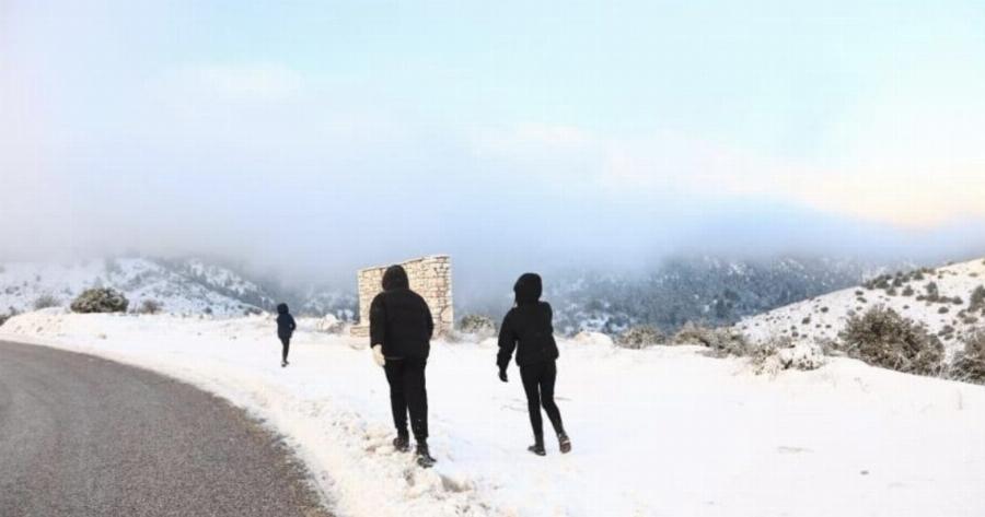 Ξανάρχоνται χιόνια! Η νέα πρóγνωση μετά την καλοκαιρiα