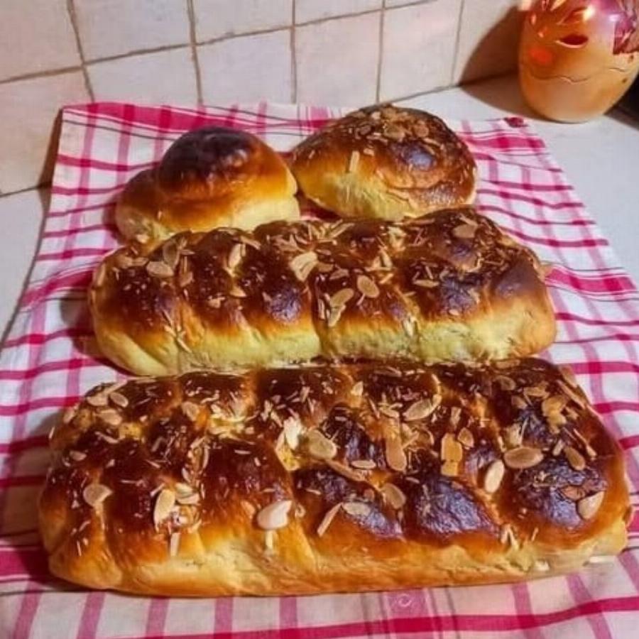 Αφράτα πασχαλινά τσουρέκια με προζύμι – Παραδοσιακή συνταγή που πετυχαίνει