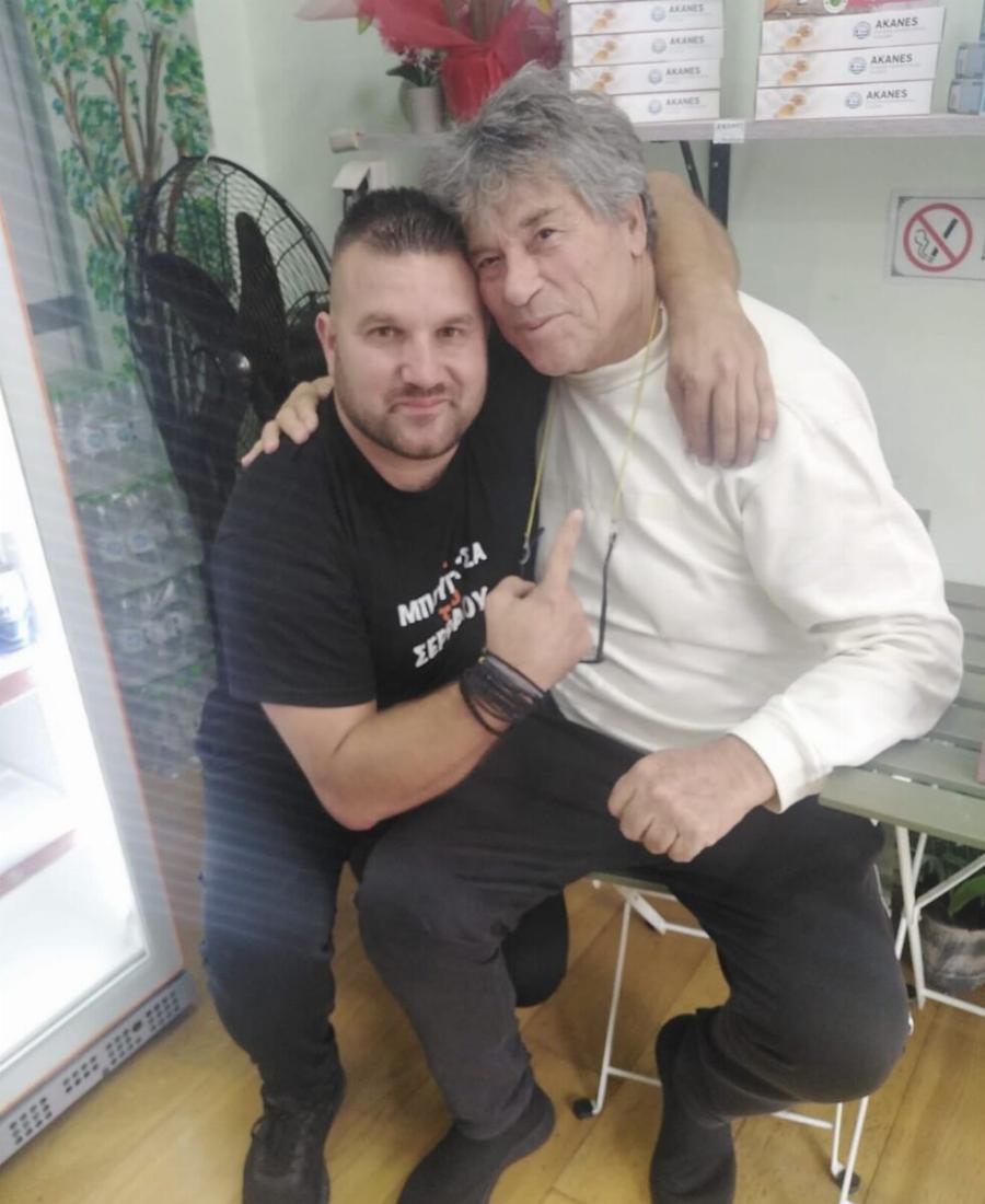 ΦΩΤΟ: Ο Πάνος Μιχαλόπουλος έκλεισε τα 75 του χρόνια στην… Μπουγάτσα του ΣΕΡΡΑΙΟΥ!