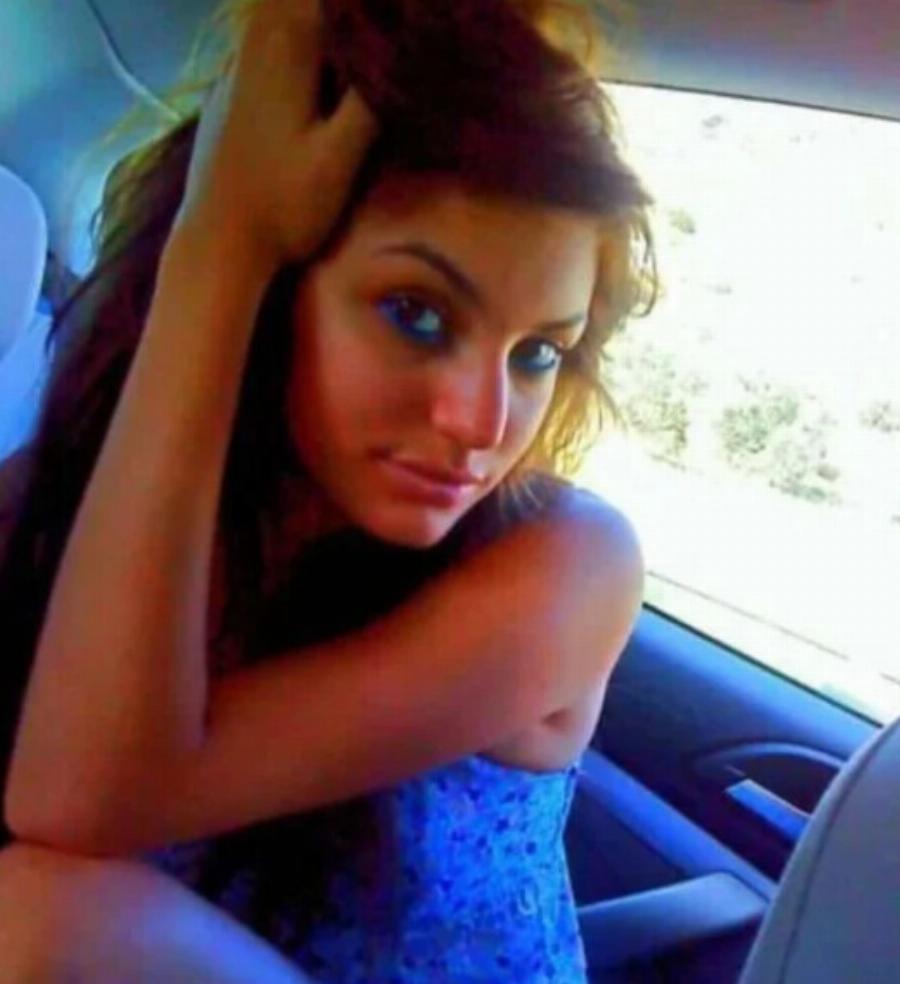 Όλοι ψάχνουν να βρουν ποια είναι – Πασίγνωστη Ελληνίδα καλλονή πριν γίνει διάσημη