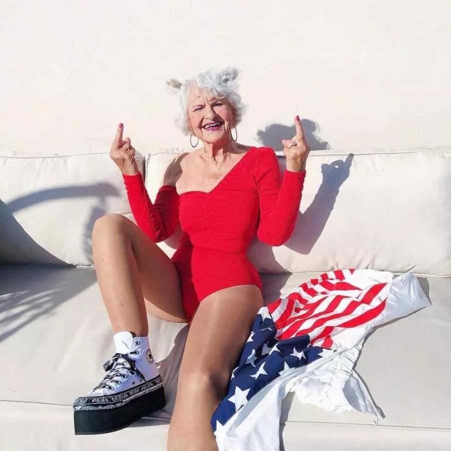 Η 90χρονη γιαγιά Helen έγινε αστέρι του διαδικτύου