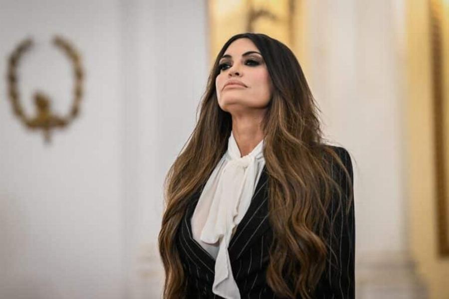 Κίμπερλι Γκίλφοϊλ: Το Μήνυμα των 100.000$ που Έφερε την Παραίτηση από την Πρεσβεία ΗΠΑ