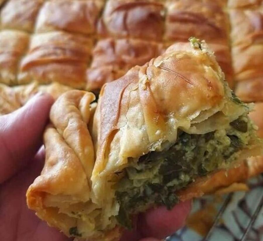 Η πιο μυρωδάτη σπανακόπιτα με σπιτικό φύλλο – Το μυστικό με τον τραχανά που την κάνει ακαταμάχητη!
