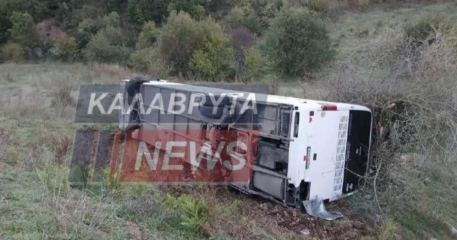 EKTAKTO Λεωφορείο του ΚΤΕΛ έπεσε σε χαράδρα