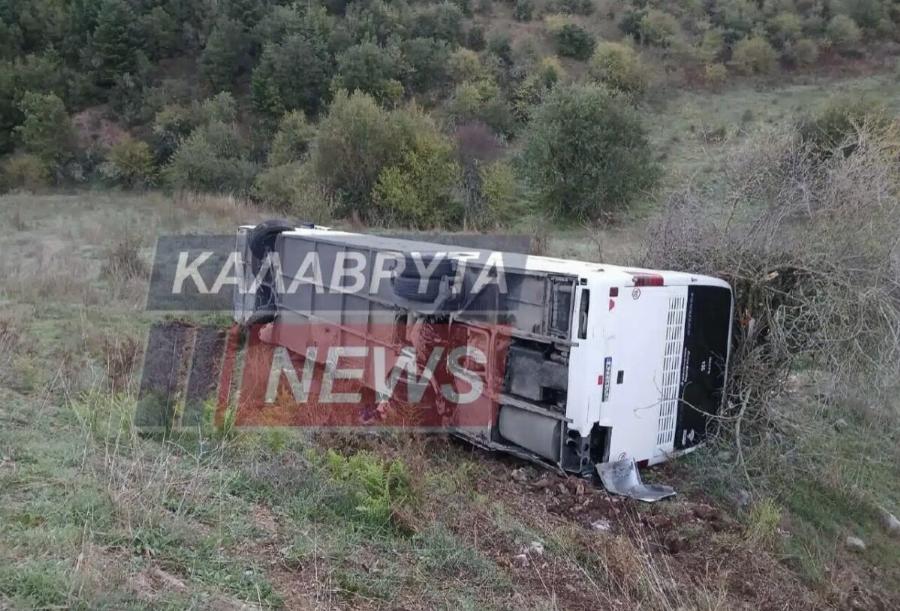 EKTAKTO Λεωφορείο του ΚΤΕΛ έπεσε σε χαράδρα