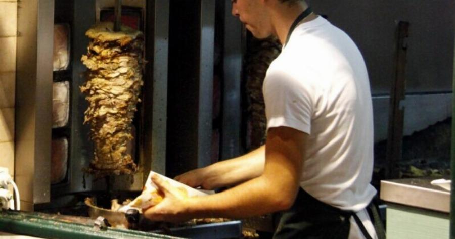 Σπάει «φράγμα» ρεκόρ το πιτόγυρο: Έρχονται αυξήσεις πριν τα Χριστούγεννα – Η τιμή που θα φτάσει