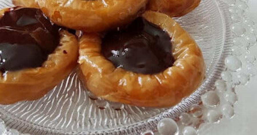 Φωλίτσες κρούστας με σοκολάτα – Εύκολο σιροπιαστό γλυκό