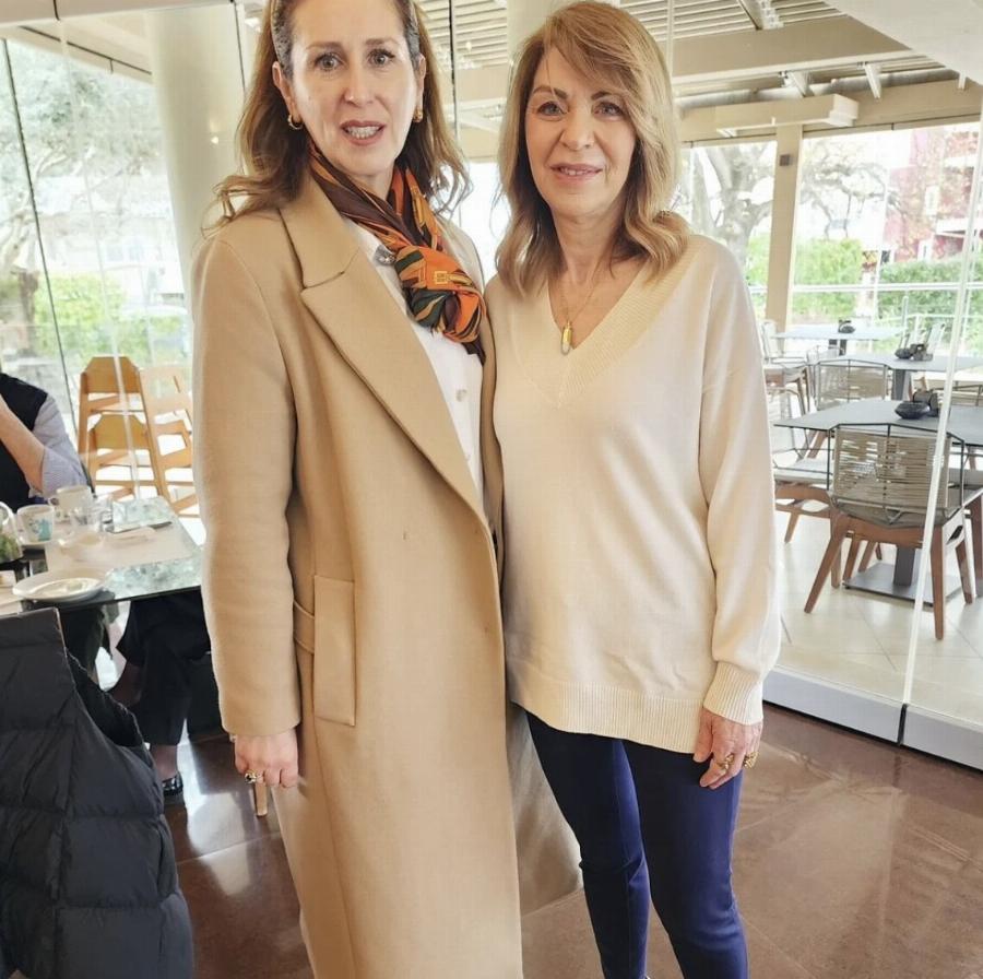 Τέλος η ξανθιά Έλλη Στάη: Έκανε στα μαλλιά της το καινούργιο χρώμα που κυκλοφορεί και όλες ρωτάνε ποιο είναι