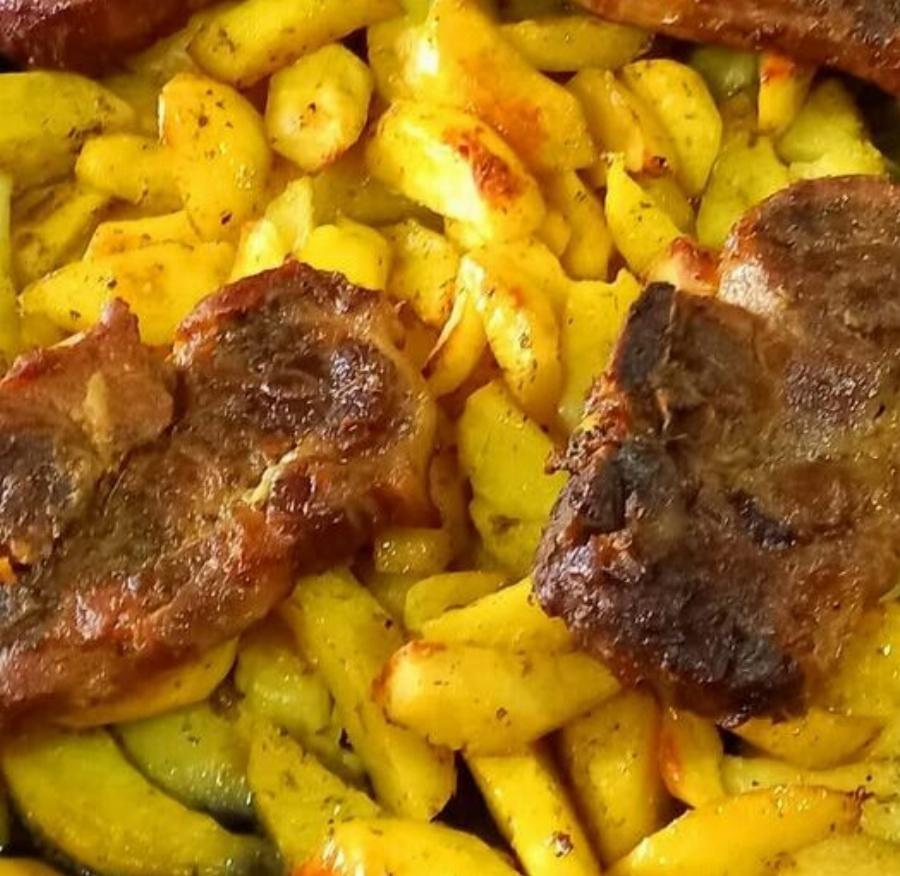 Μπριζόλες φούρνου με πατάτες – Το μυστικό της γιαγιάς