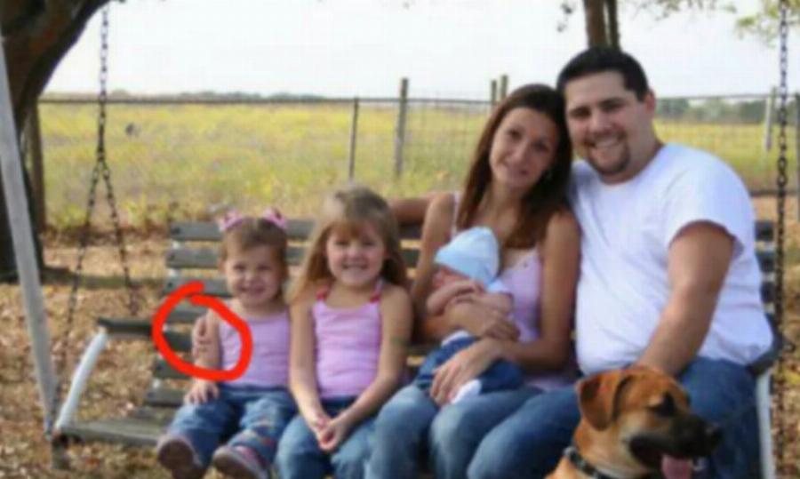 😲 “Ποια τρομακτική λεπτομέρεια σε αυτή τη φωτογραφία σοκάρει όλους; 😱 Μπορείς να το ανακαλύψεις;”