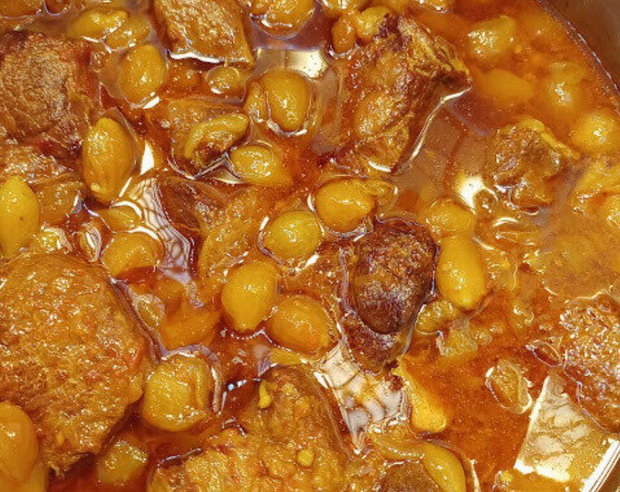 Μοσχάρι στιφάδο με κρεμμυδάκια – Ζουμερή παραδοσιακή συνταγή