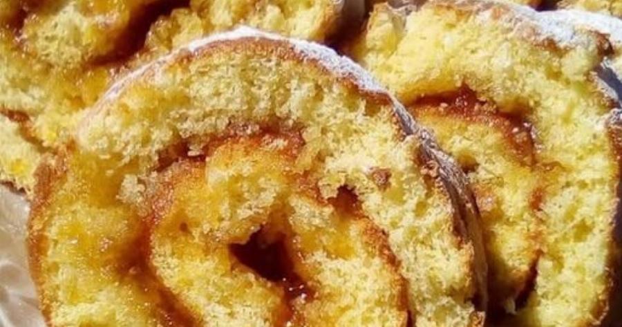 Ρολό παντεσπάνι με μαρμελάδα σε 10 λεπτά – Η εύκολη συνταγή που πετυχαίνει πάντα