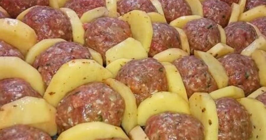 Μπιφτεκάκια με πατάτες στο φούρνο – Το πιο νόστιμο σπιτικό φαγητό της εβδομάδας