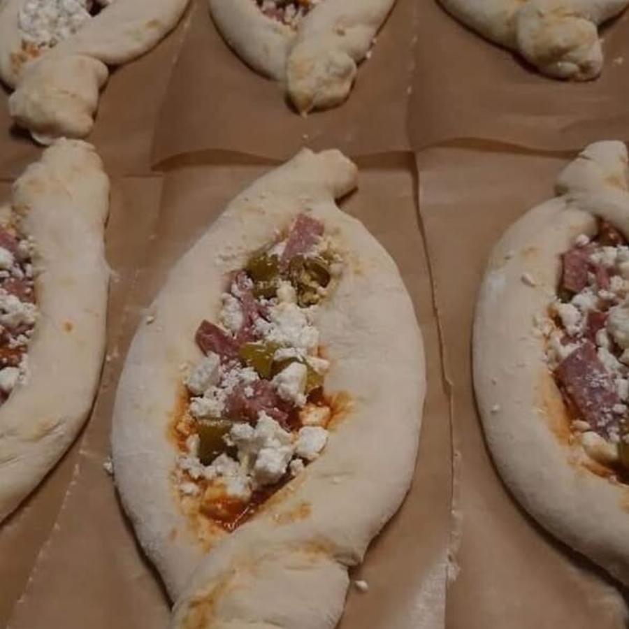 Τα πιο αφράτα σπιτικά πεϊνιρλί – Με ζύμη «πασπαρτού» που γίνεται για όλα!