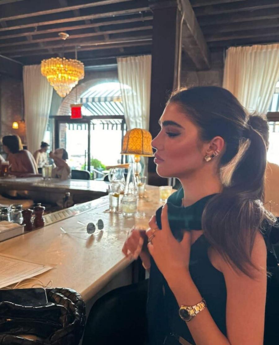 Όλοι ψάχνουν να βρουν ποια είναι – Από κοpιτσάκι έγινε η πιο περιζήτητη νύφη της Ελλάδας