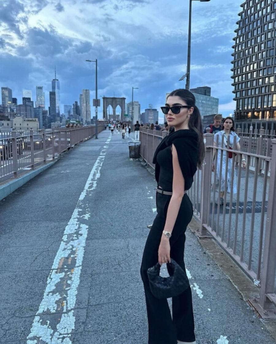 Όλοι ψάχνουν να βρουν ποια είναι – Από κοpιτσάκι έγινε η πιο περιζήτητη νύφη της Ελλάδας