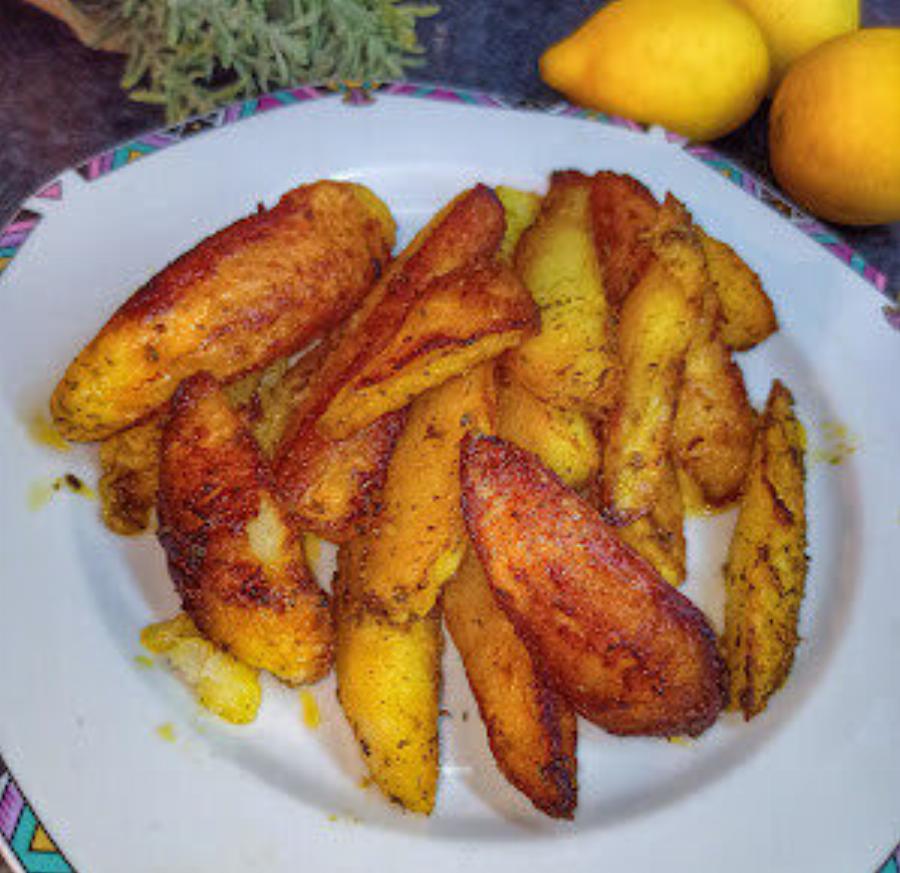 Οι πιο τραγανές λεμονάτες πατάτες φούρνου – Το κόλπο που τις κάνει σαν τηγανητές!