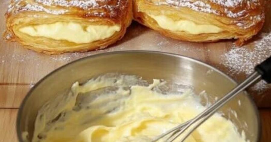 Το γλυκό με σφολιάτα και κρέμα βανίλιας που λιώνει στο στόμα – Έτοιμο σε λίγα λεπτά και μοιάζει με ζαχαροπλαστείου