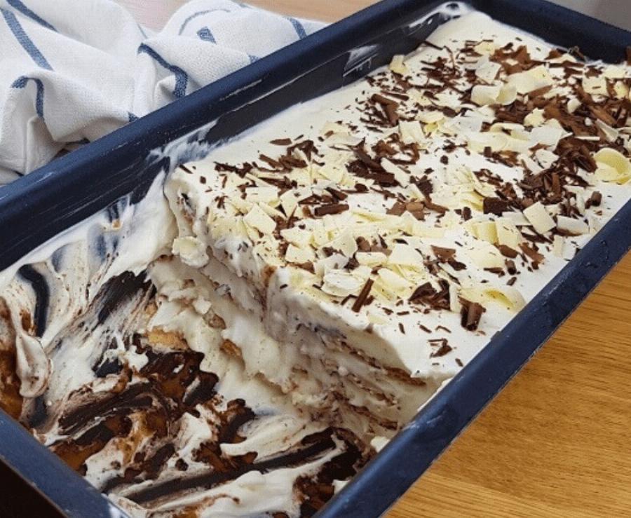 Γλυκό με μπισκότα και κρέμα σε 5 λεπτά – Εύκολη συνταγή