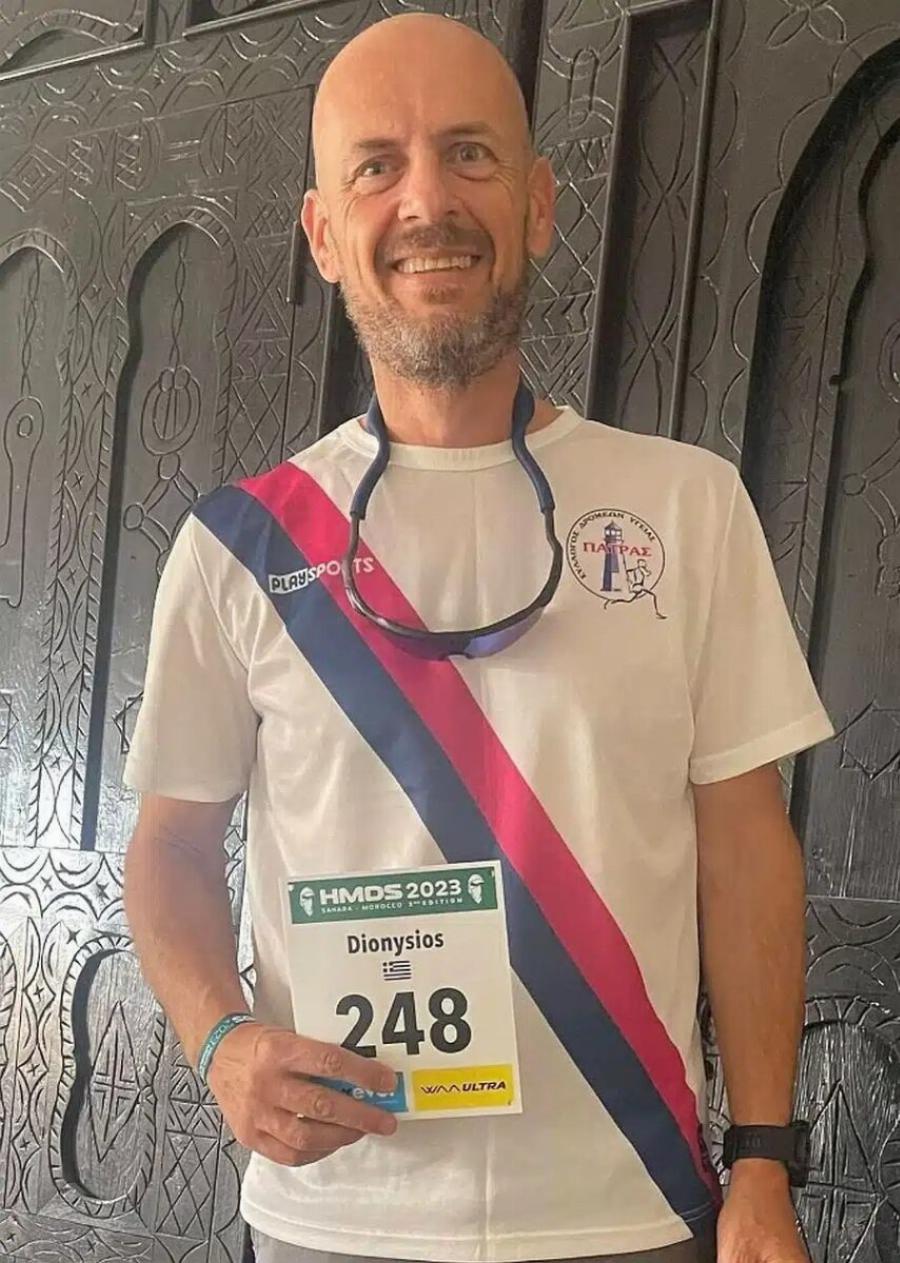 Πέθανε ξαφνικά ο Σάκης (ΦΩΤΟ)