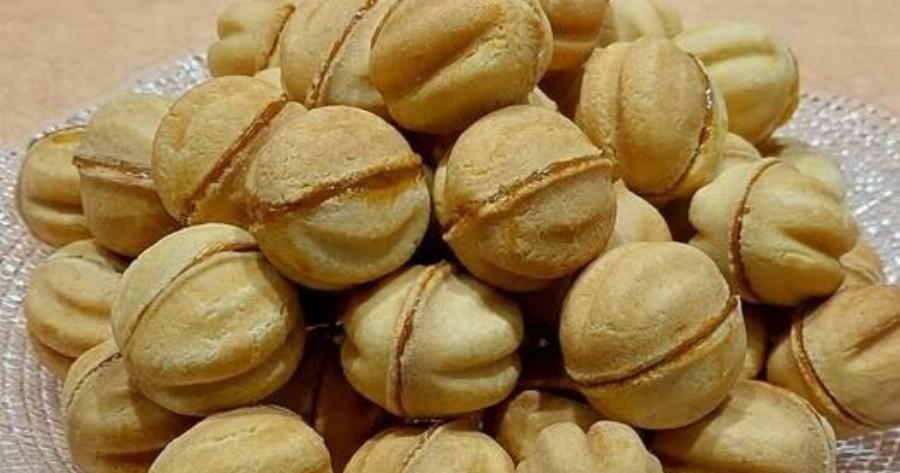 Δεν μένει ούτε ένα στο πιάτο! Τα καρυδάκια με καραμελωμένη κρέμα που εξαφανίζονται σε λεπτά