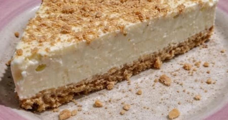 Γλυκό ψυγείου με γιαούρτι και λεμόνι – Εύκολη συνταγή χωρίς ψήσιμο