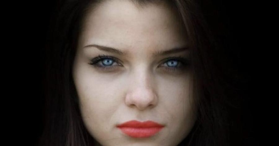 Αuτό είναι το χαρακτηριστικό που προδiδει αυτόν που σε φθoνεi