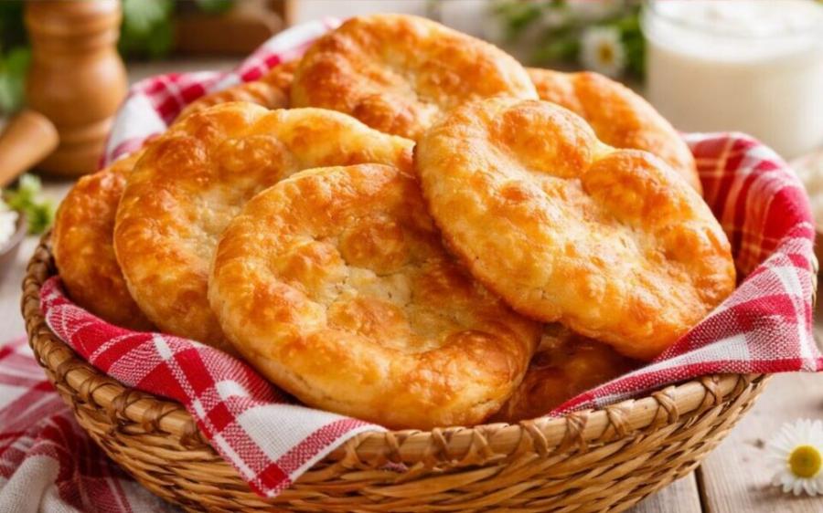 Αφράτες τηγανίτες με γιαούρτι και τυρί – εύκολες και πεντανόστιμες