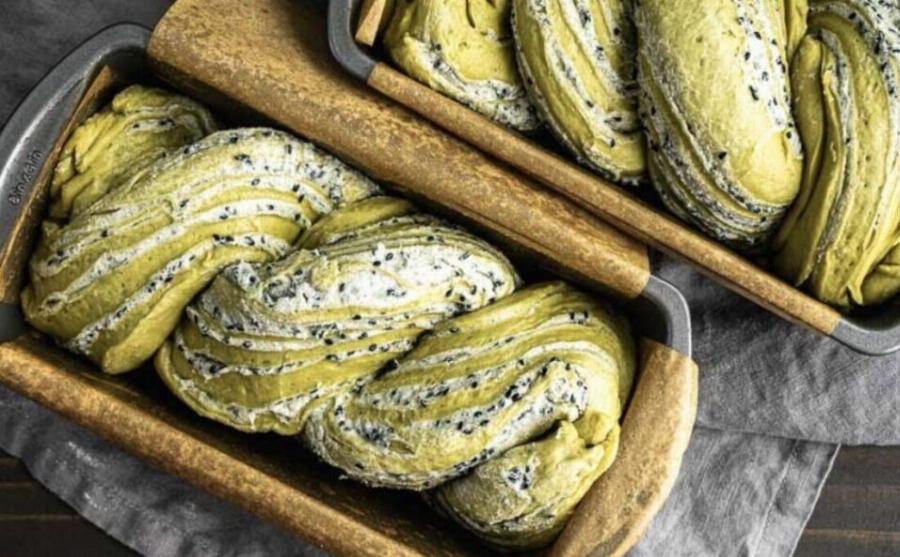 Πασχαλινό Τσουρέκι με Κρέμα Φιστικιού – Το Άρωμα της Παράδοσης με Μια Σύγχρονη Πινελιά