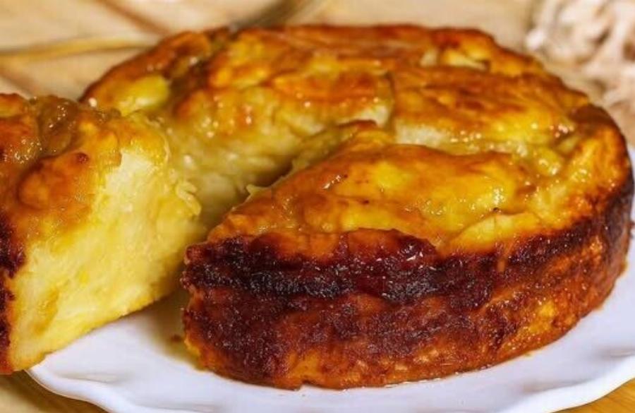 Αυτό είναι το τέλειο κέικ για παιδιά (αλλά και για ενήλικες) που μου έχει δώσει διατροφολόγος: πολλά μήλα και πολύ λίγη ζύμη, ελαφριά, πλούσια σε φυτικές ίνες και βιταμίνες, μόνο 160 kcal ανά φέτα.