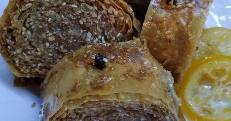 Σουσαμόπιτα ρολό νηστίσιμη με σιρόπι – Τραγανή και αρωματική σαν της γιαγιάς