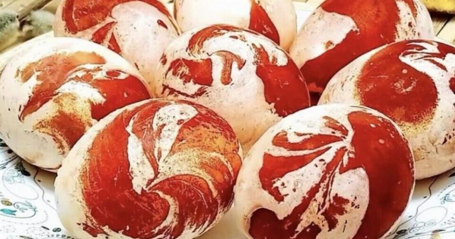 Χωρίς βαφές και χημικά: Το κόλπο για τα πιο εντυπωσιακά πασχαλινά αυγά!