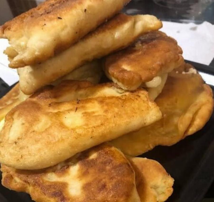 Τα πιο αφράτα τηγανόψωμα με φέτα – Ζεστά, τραγανά και έτοιμα σε λίγα λεπτά!