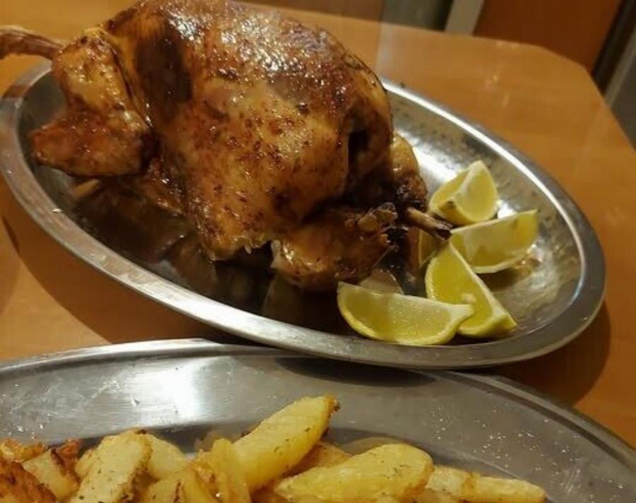 Κοτόπουλο στη σχάρα του φούρνου -Το μυστικό είναι η πάστα κάτω από την πέτσα