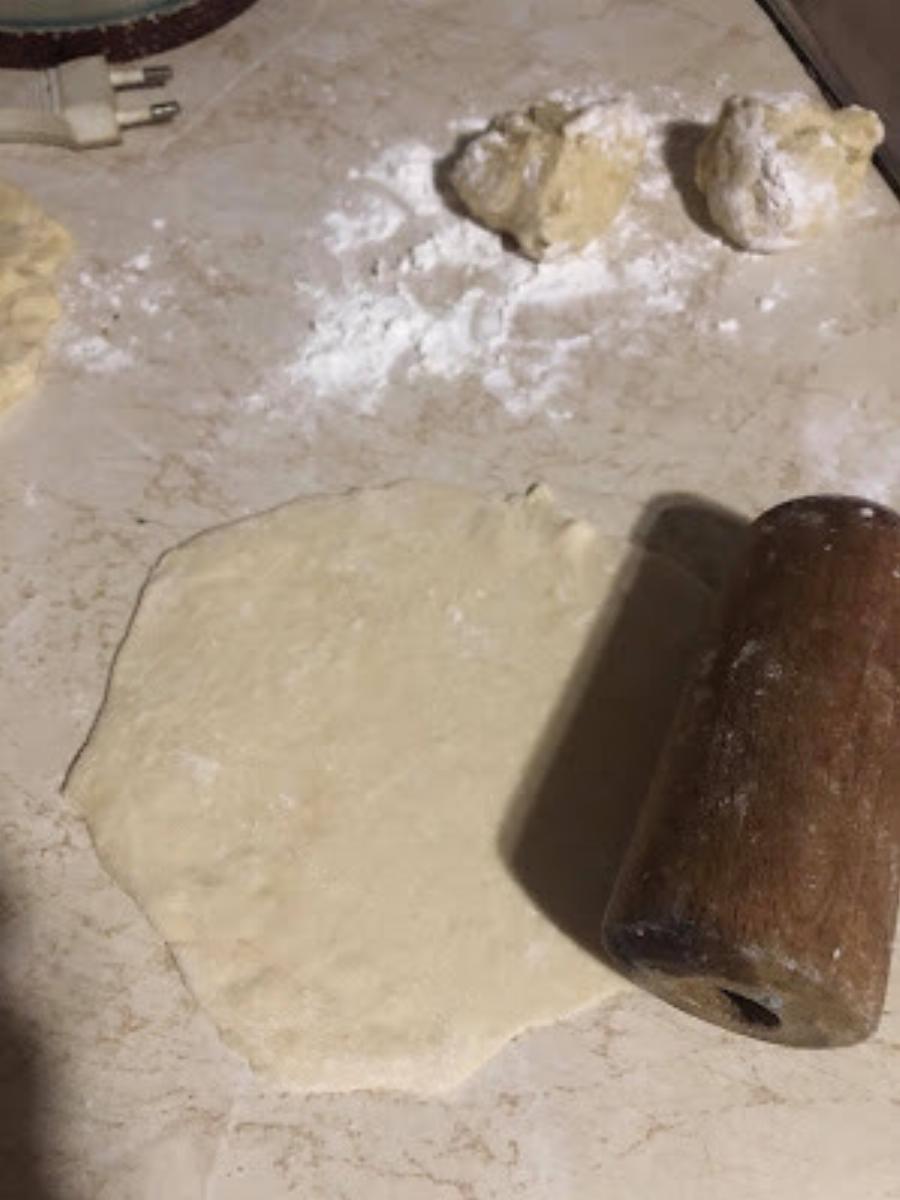 Τα πιο αφράτα τηγανόψωμα με φέτα – Ζεστά, τραγανά και έτοιμα σε λίγα λεπτά!