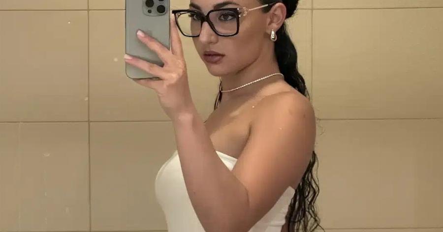 Αγνώριστη η Κλαυδία: Ανάρπαστες οι φωτογραφίες της με μαγιό και χωρίς γυαλιά