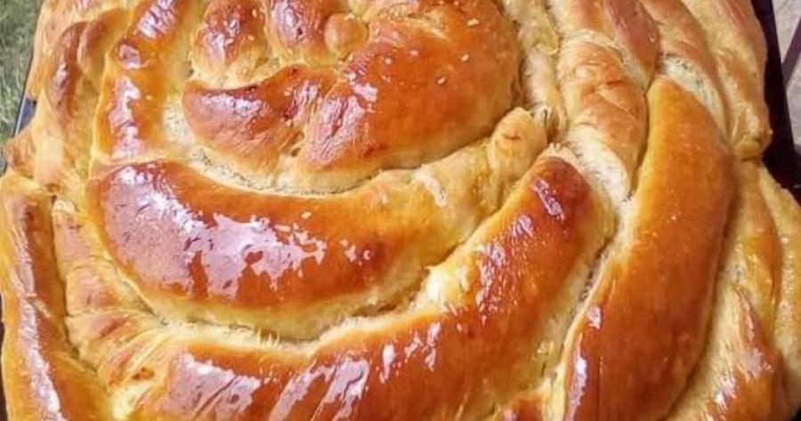 Η πιο αφράτη πατατόπιτα με τραγανό φύλλο – Μόλις τη βγάλεις από τον φούρνο θα εξαφανιστεί!