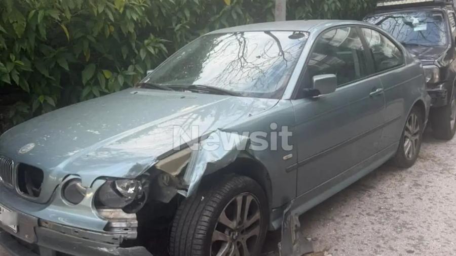 Πασίγνωστη Ελληνίδα τραγουδίστρια πήρε «παραμάζωμα» 5 αυτοκίνητα στο κέντρο της Αθήνας