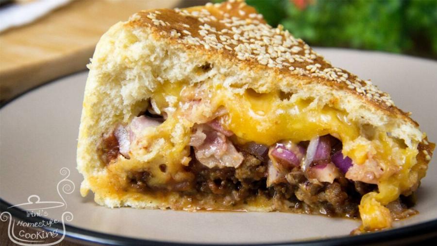 Cheeseburger σε πίτα που λιώνει στο στόμα – Το μυστικό στον κιμά που κάνει τη διαφορά