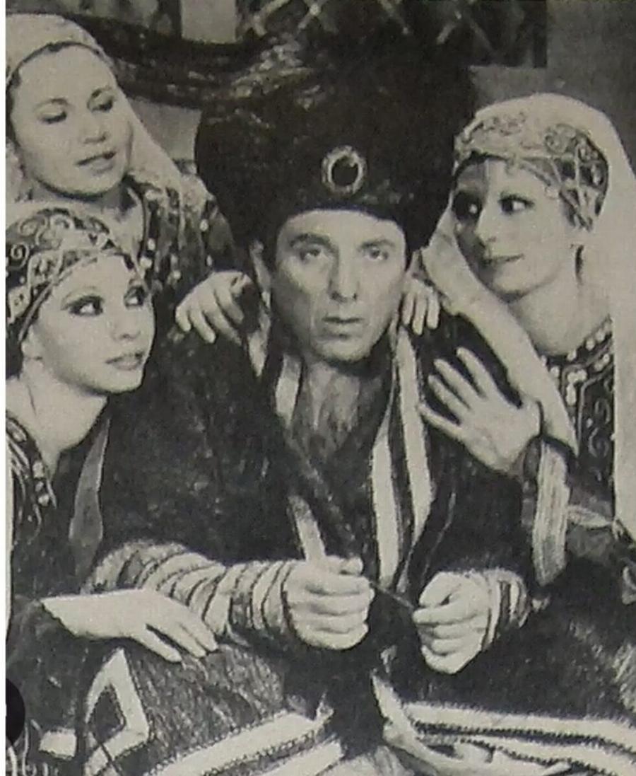 Αυτή είναι η πασίγνωστη Ελληνίδα ηθοποιός και σύζυγος του Μανώλη Μαυρομάτη που δίνει μάχη για τη ζωή της μετά τη φωτıά