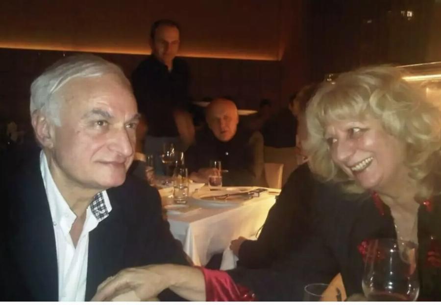 Αυτή είναι η πασίγνωστη Ελληνίδα ηθοποιός και σύζυγος του Μανώλη Μαυρομάτη που δίνει μάχη για τη ζωή της μετά τη φωτıά